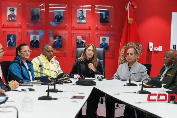 La alcaldesa del Distrito Nacional, Carolina Mejía, junto al Comité de Prevención de Prevención, Mitigación y Respuesta. Foto: Fuente Externa