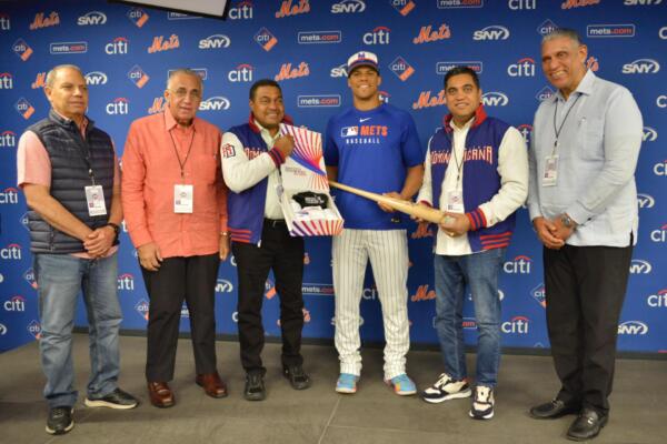 En el acto también estuvieron presentes Luis Mejía Oviedo, presidente de Centro Caribe Sports, y Garibaldi Bautista, titular del Comité Olímpico Dominicano (COD) y vicepresidente del Comité Organizador, y Jesús Vásquez, Cónsul General de la República Dominicana en New York.