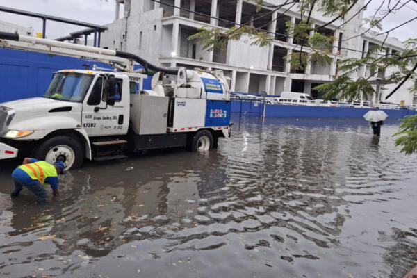 Las lluvias e inundaciones en Santo Domingo se observan desde las primeras horas del viernes