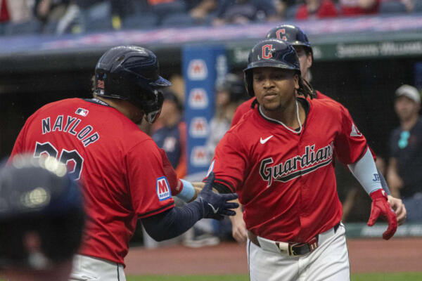Cleveland alcanzó a Detroit después de estar 15 juegos y medio atrás el 8 de julio. Los Guardianes, que todavía estaban 12 juegos y medio detrás de los Tigres el 25 de agosto, han ganado 11 de 12 compromisos.