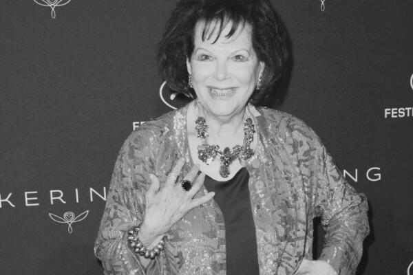 Fotografía de archivo fechada el 13 de mayo de 2018 de la actriz Claudia Cardinale asistiendo a la cena de los premios Kering Women in Motion durante el 71 Festival de Cine de Cannes en Cannes (Francia). EFE/EPA/CLEMENS BILAN
