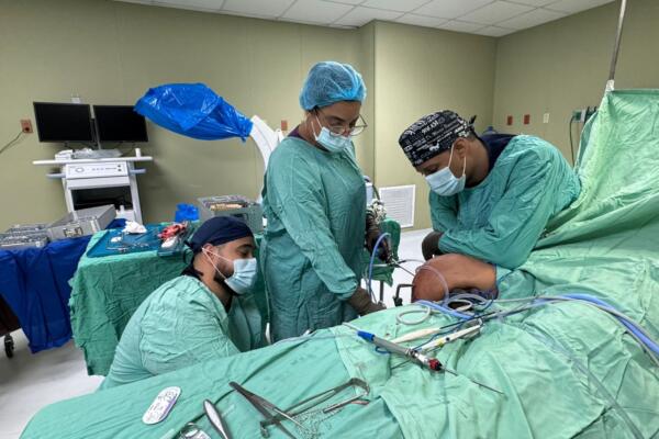 Ney Arias Lora realiza más de 14 cirugías diarias de artroscopia y medicina deportiva de alta complejidad. Foto: fuente externa 