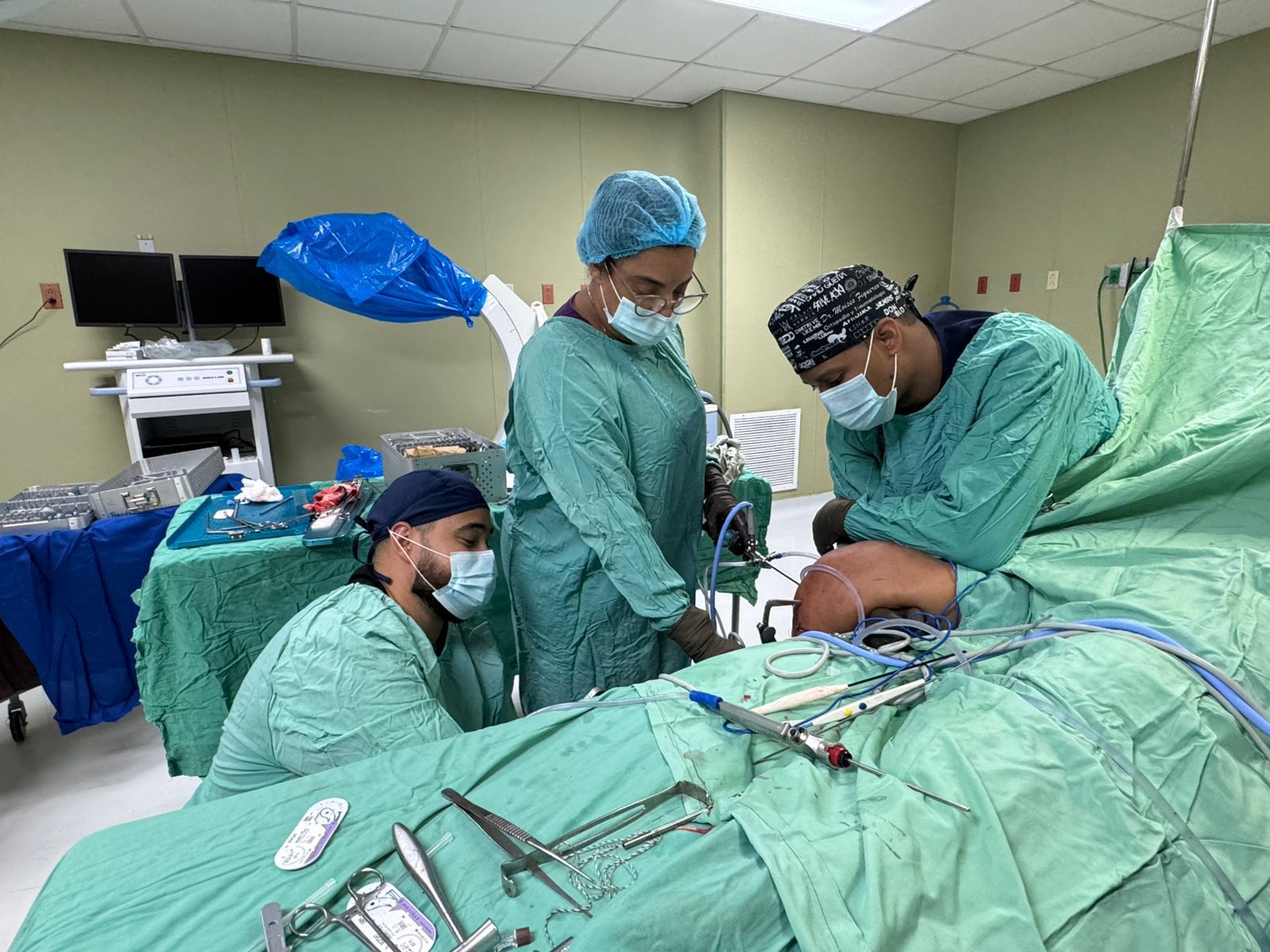 Ney Arias Lora realiza más de 14 cirugías diarias de artroscopia y medicina deportiva de alta complejidad