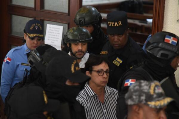 Los hermanos Antonio y Maribel Espaillat llegaron al Palacio de Justicia, con el fin de solicitar la ejecución de un nuevo peritaje.