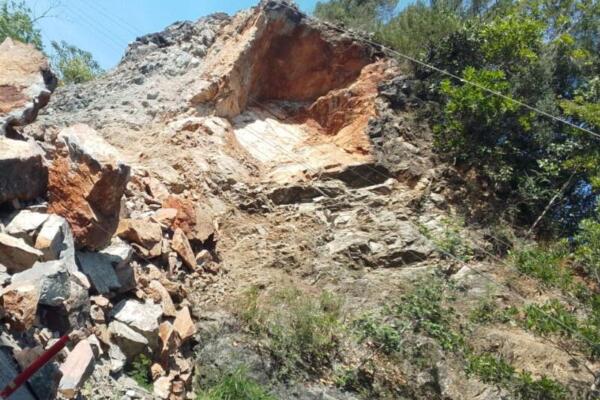 Se registran nuevos derrumbes en carretera de Jarabacoa y ponen en riesgo a turistas y residentes. Foto: fuente externa