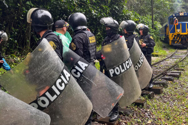 Protestas en la vía del tren a Machu Picchu