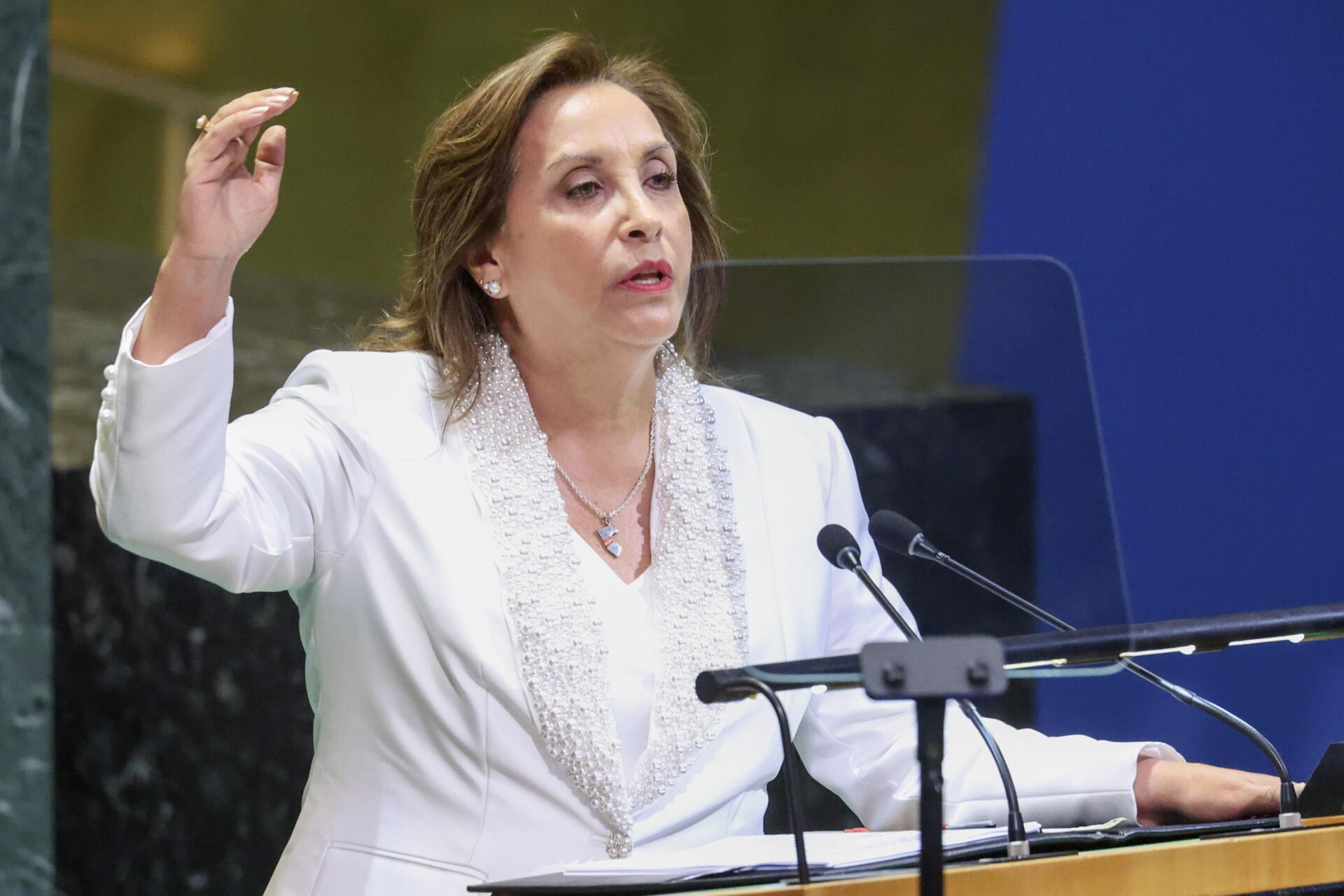La presidenta de Perú afirma que no dimitirá ante protestas que exigen su salida