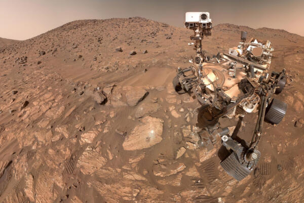 Rover Perseverance examina rocas en el cráter Jezero de Marte