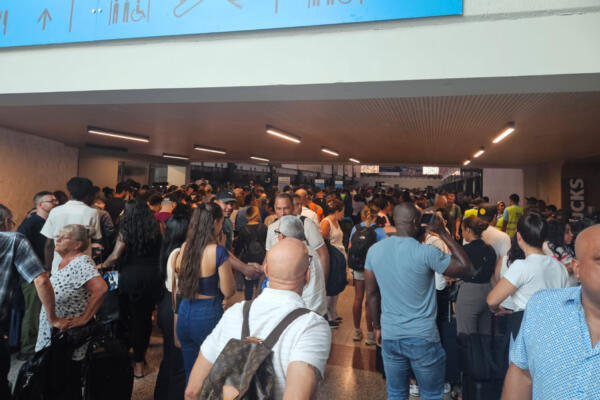 Vista del Aeropuerto Internacional Las Américas durante apagón eléctrico