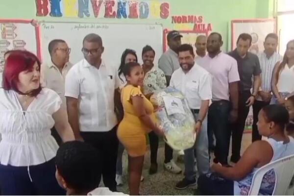 Propeep llevó un operativo de inclusión social a Palmarejo, Villa Linda, también realizó la entrega de una capilla en La Cuaba / Foto: CDN