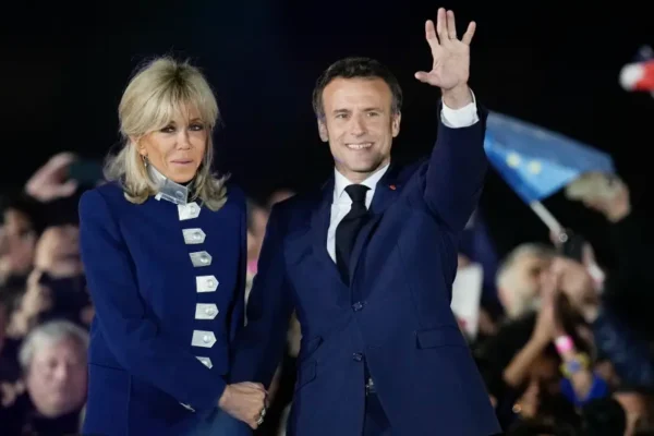 Emmanuel Macron presentará pruebas científicas ante un tribunal de EE.UU. para demostrar que su esposa, Brigitte, es mujer