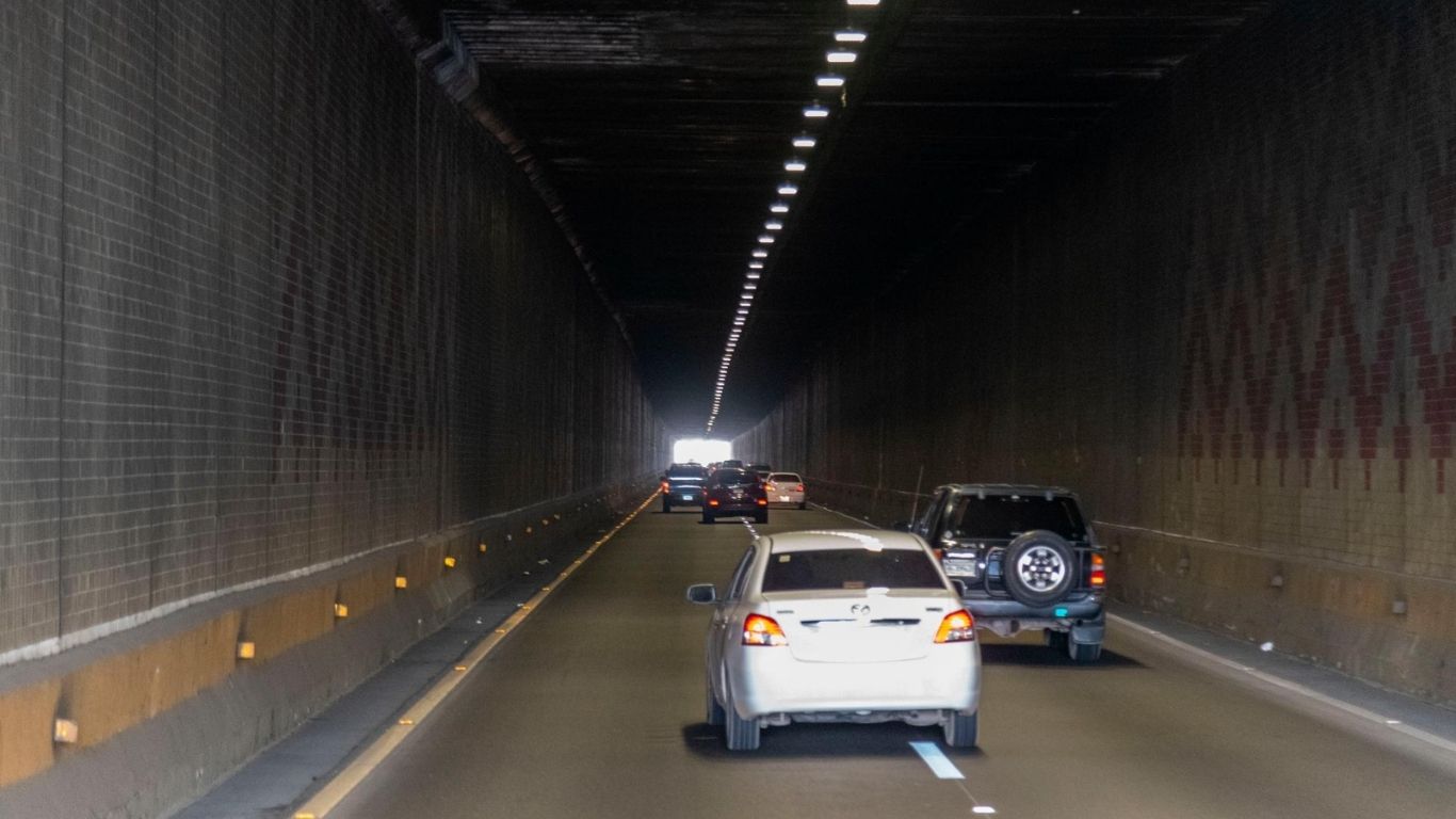 El MOPC informó que, como medida preventiva, se dispuso el cierre provisional del túnel de la avenida Las Américas.