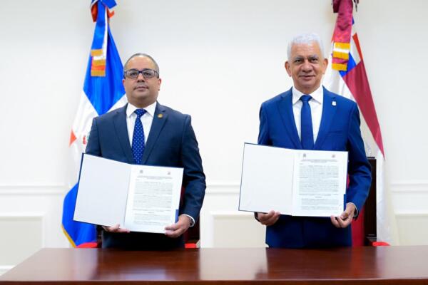 Napoleón Estévez Lavandier, presidente del TC. (izquierda), Ricardo De Los Santos, presidente del Senado (derecha). Foto: fuente externa 