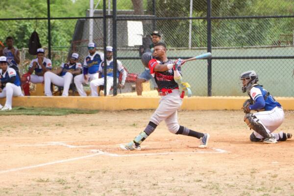 Los Atléticos de Puerto Plata reafirmaron su condición de favoritos al ganar dos de sus compromisos y cerrar con marca de 3-1, quedando a un paso de la serie final.