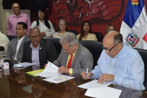 CMD logra un aumento salarial de un 25% a los médicos del Semma. Foto: fuente externa 