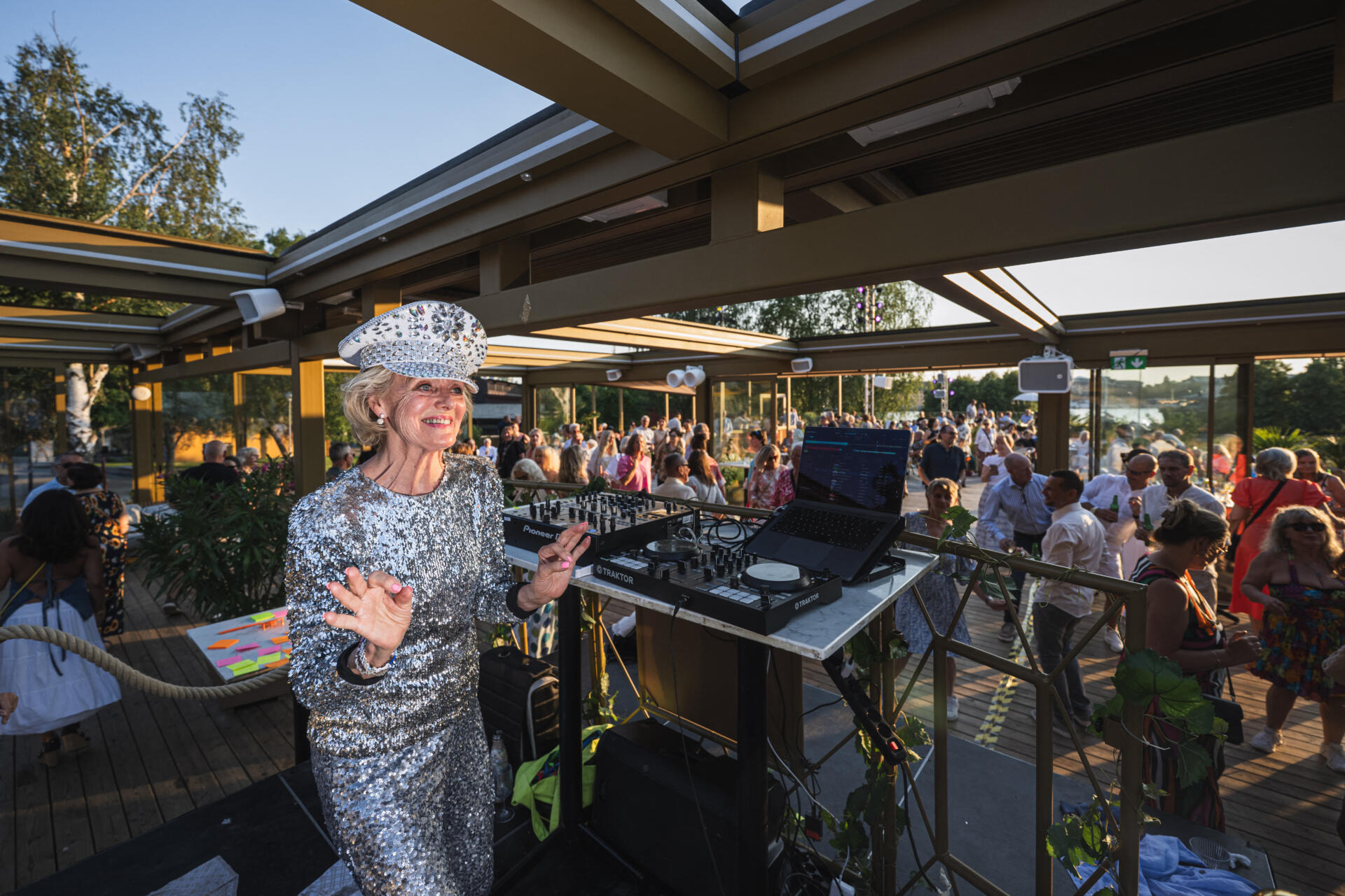 DJ Gloria