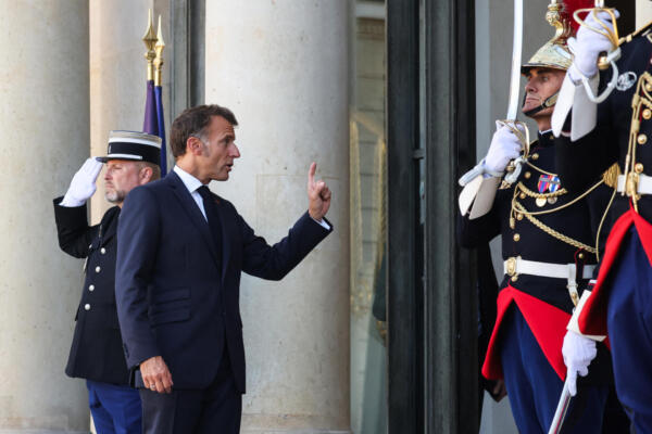 France's President Emmanuel Macron (C) gestures towards the entrance of the Elysee presidential Palace, in Paris at the end of the Coalition of the Willing Summit, on September 4, 2025. European leaders and Ukrainian President Volodymyr Zelensky meet in Paris on September 4, 2025, in a new effort to pile pressure on Russia's President Vladimir Putin after he vowed Russia will fight on in Ukraine if no peace deal is reached. (Photo by Ludovic MARIN / AFP)