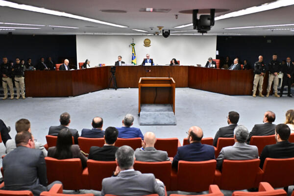 Bolsonaro, más cerca de ser condenado por golpismo tras el voto de los dos primeros jueces