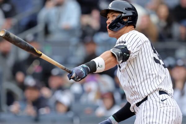 Judge, quien tiene la marca de más jonrones en una estación con los Yankees (62) en 2022, arribó en tan sólo 10 temporadas a los 358 (ahora 359), marca que ostentaba Yogi Berra, quien lo consiguió en 19 estaciones.