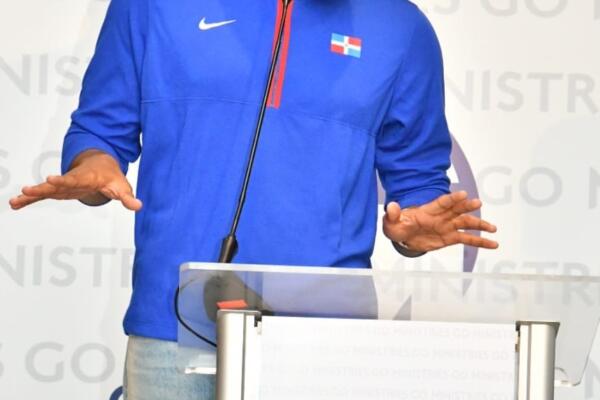Con esta iniciativa, Towns reafirma su compromiso con la tierra de sus raíces maternas, demostrando que su visión trasciende sus logros en la NBA.
“Para mí, la República Dominicana lo significa todo. Poder regresar y aportar al crecimiento de los jóvenes es un sueño que siempre quise cumplir”, expresó.