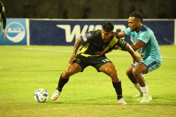 La jornada seis continua este sábado con dos partidos, a las cinco en el Panamericano de San Cristóbal Club Atlético Pantoja recibe a Delfines del Este y a las
Seis el Atlético Vega Real será local ante los universitarios de OyM fc.