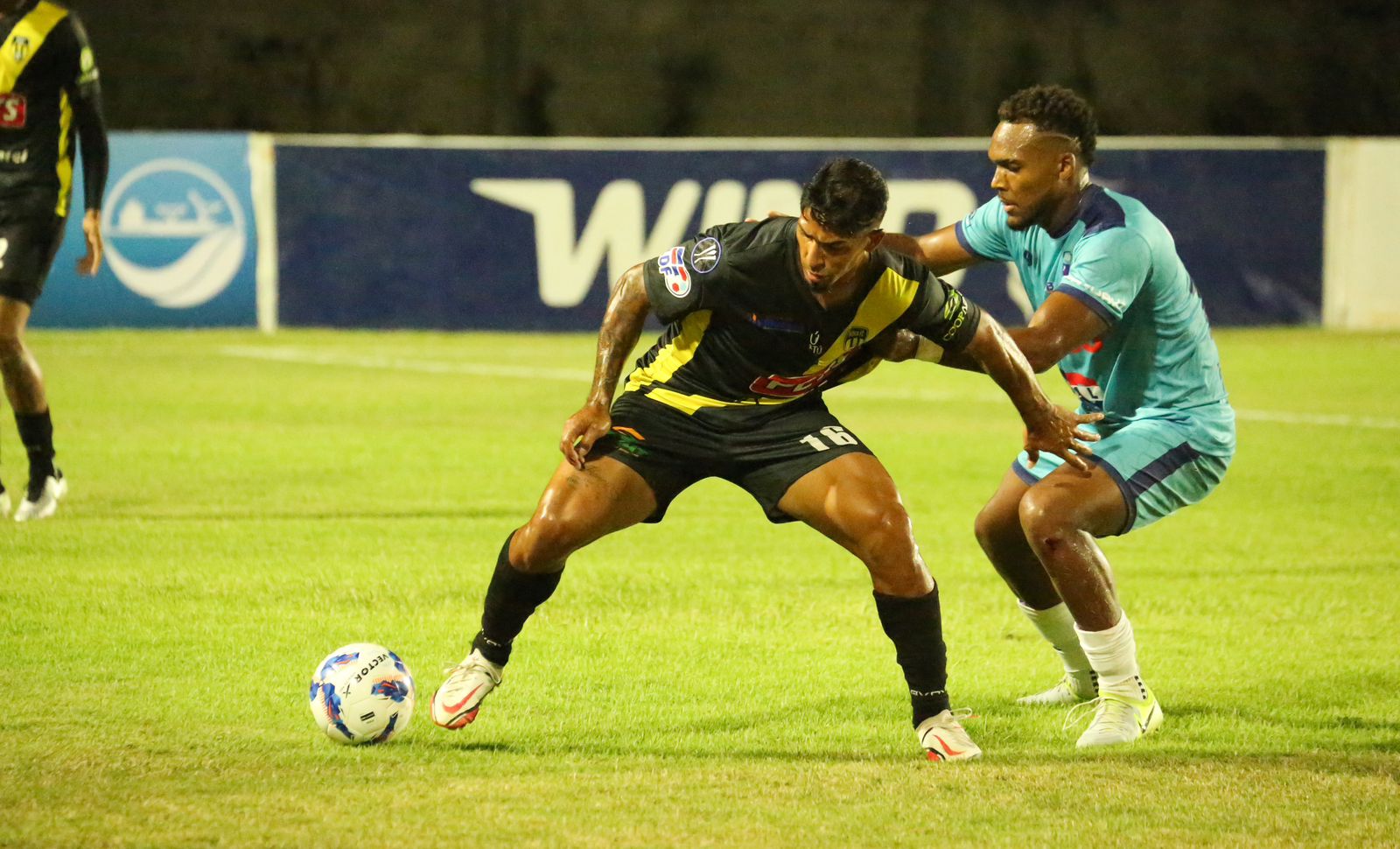 La jornada seis continua este sábado con dos partidos, a las cinco en el Panamericano de San Cristóbal Club Atlético Pantoja recibe a Delfines del Este y a las Seis el Atlético Vega Real será local ante los universitarios de OyM fc.