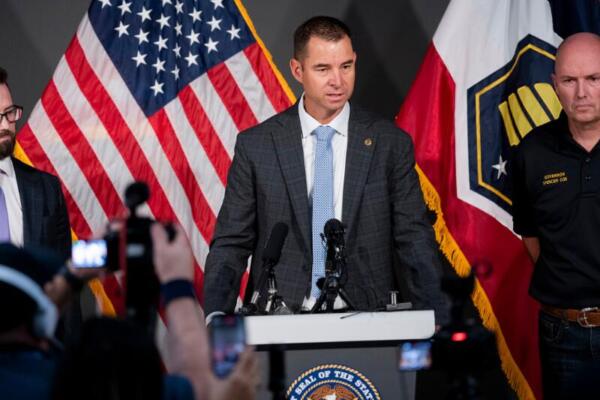 Beau Mason, Ccomisionado del Departamento de Seguridad Pública de Utah, habla durante una conferencia de prensa tras el tiroteo de Charlie Kirk, cofundador de la organización juvenil conservadora Turning Point USA, en la Universidad de Utah Valley en Orem, Utah, EE.UU. EFE/MARIELLE SCOTT
