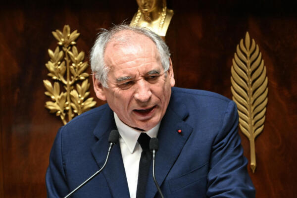 El primer ministro francés, François Bayrou, presenta su declaración de política general durante la sesión extraordinaria parlamentaria previa a la moción de confianza sobre el presupuesto de austeridad del gobierno, en la Asamblea Nacional de París el 8 de septiembre de 2025.(Foto de Bertrand GUAY / AFP)
