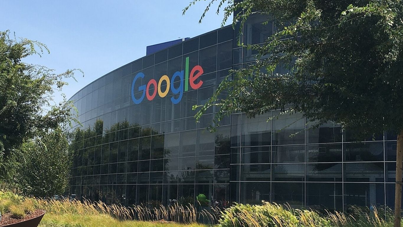 La Comisión Europea impuso este viernes una multa a Google por abuso de posición dominante en publicidad en línea.