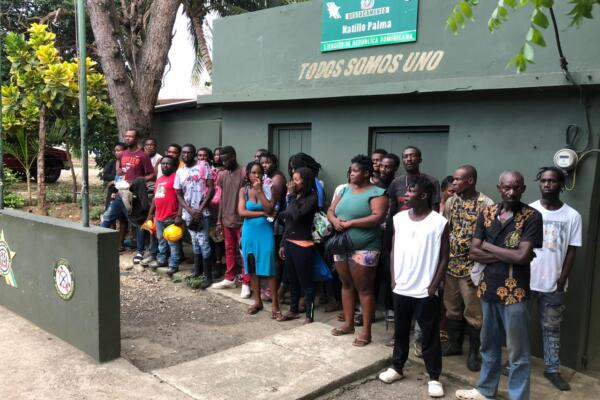 El Ejército de República Dominicana detuvo a 56 haitianos en operativos en Dajabón y Montecristi por migración irregular / Foto: ERD