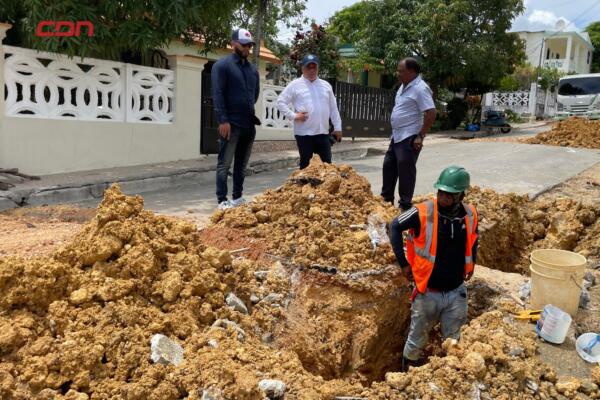 El director provincial de Inapa, Ángel Manuel López, explicó que la obra impactará positivamente a sectores como Km5, La Cruz, Km3 Viejo, Irma Balaguer