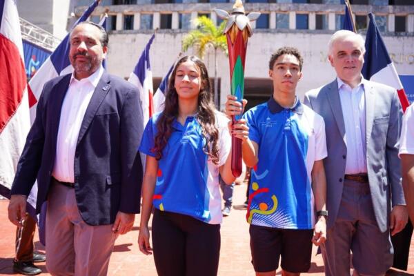 Inicia el recorrido de la antorcha de los Juegos Escolares 2025