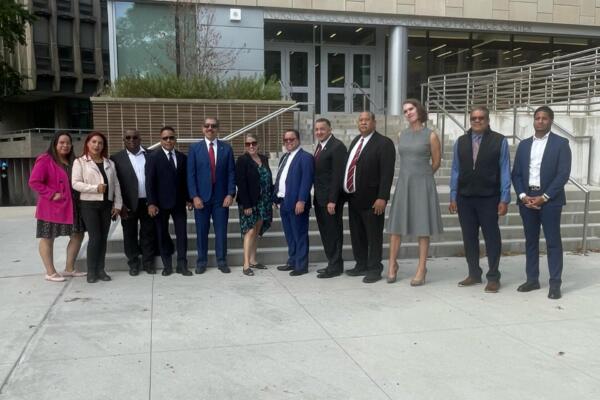 El candidato a rector de la UASD Asjana David y delegación de líderes académicos y sociales en Lehman College / Foto: Externa