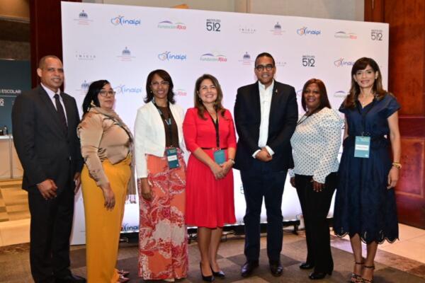 - Joseì Canario - Johana Quezada - Elvira Blanco - Johana Eliìas - Ernesto Diaz - Cristina Eusebio - Nancy Canoì
Foto: fuente externa