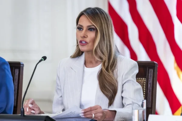 La primera dama estadounidense, Melania Trump, interviniendo en la reunión sobre Educación en IA, en la Casa Blanca,