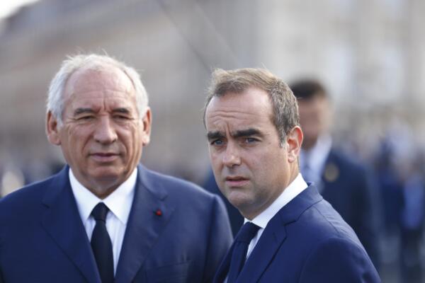 Macron nombra rápidamente a un primer ministro para intentar cerrar la crisis política