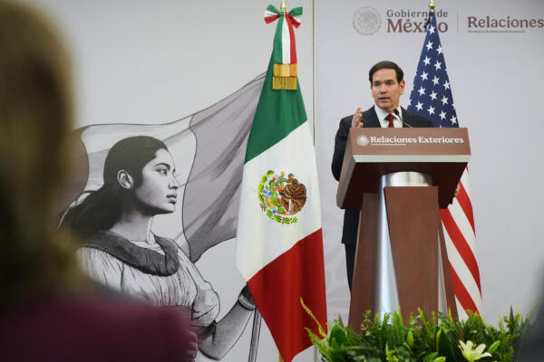 Marco Rubio, asiste a una conferencia de prensa con el secretario de Relaciones Exteriores de México el 3 de septiembre de 2025. (Foto de Jacquelyn Martin / POOL / AFP)