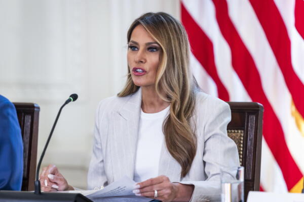 Fotografía del 4 de septiembre de 2025 de la primera dama de EE.UU., Melania Trump. EFE/JIM LO SCALZO / POOL