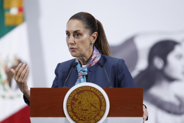 La presidenta de México, Claudia Sheinbaum, habla durante una rueda de prensa este jueves, en el Palacio Nacional de la Ciudad de México (México). EFE/ Sáshenka Gutiérrez