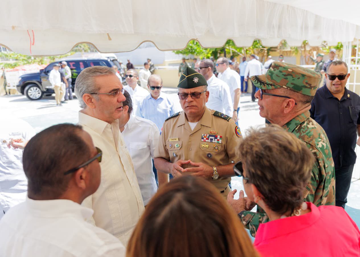 Presidente Abinader inicia supervisión de operativo médico de acción cívica que realiza el Ministerio de Defensa, que impactará a más de 2,500 personas, con 150 médicos especialistas