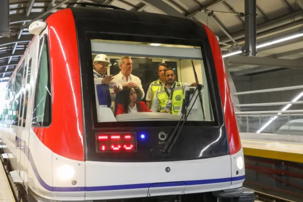 Ciudadanos dicen esperan con ansias la inauguración del metro de los alcarrizos. Foto: fuente externa