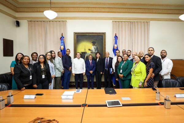 Raquel Peña recibe a estudiantes de diplomacia en Palacio Nacional. Foto: fuente externa 