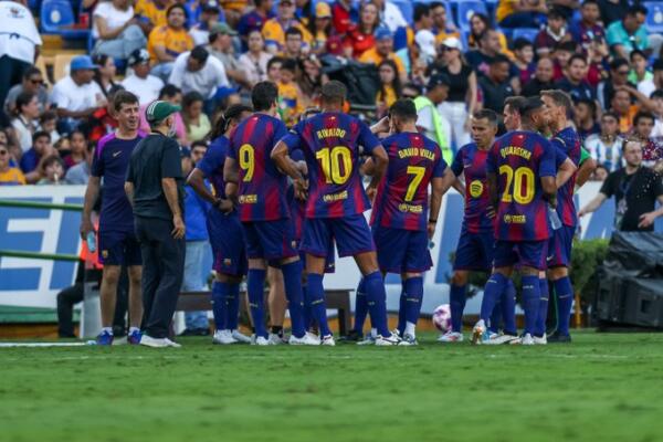 Carles Puyol es uno de los jugadores confirmados, según una nota del Barcelona Legends, quien ya ha participado en seis partidos con los Legends, incluidos dos contra los madridistas en Bombay (India) y Toluca (México).