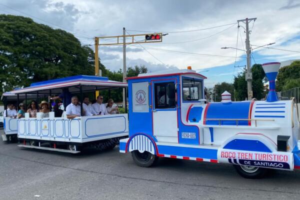 Santiago impulsa su turismo cultural con el nuevo Tren Turístico.