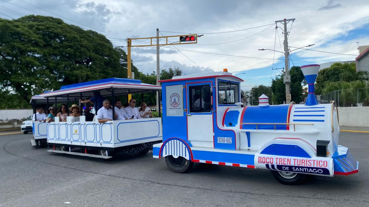 Tren Turístico de Santiago conecta la ciudad con su riqueza cultural e histórica