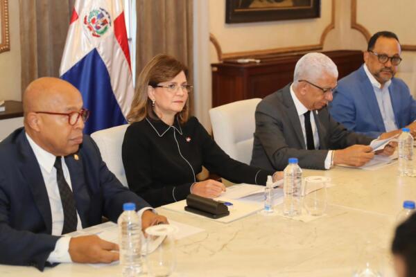 La vicepresidenta Raquel Peña encabezó reunión de CNM 
Foto: fuente externa