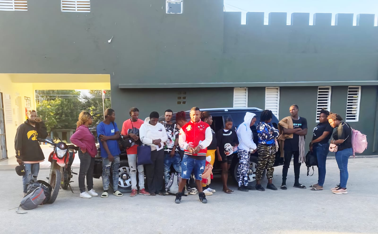 Ejército detiene a 16 indocumentados en San Juan de la Maguana