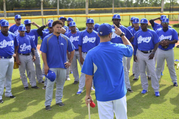 Jugadores del Licey en práctica de entrenamiento