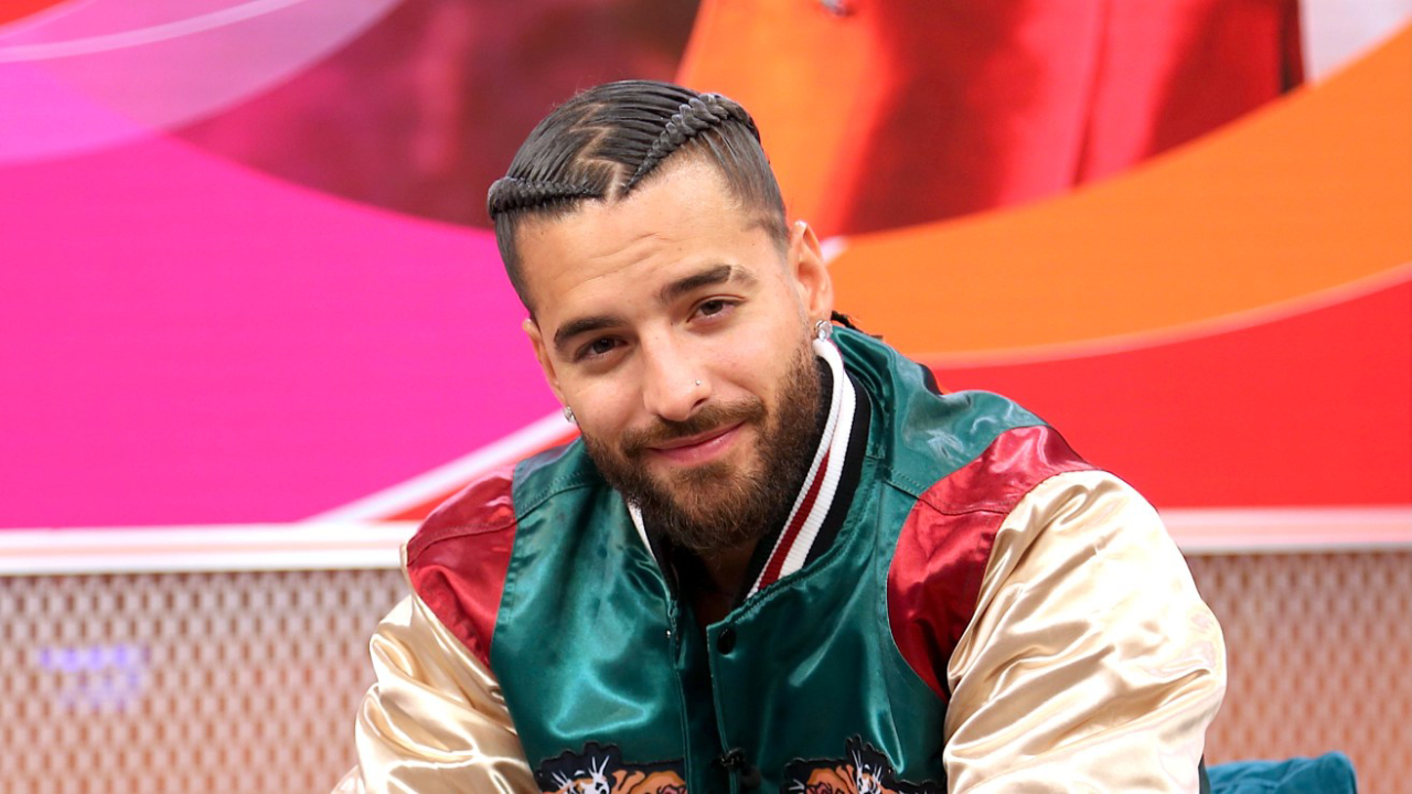 Maluma detenido brevemente en Medellín en su Ferrari Purosangue verde menta