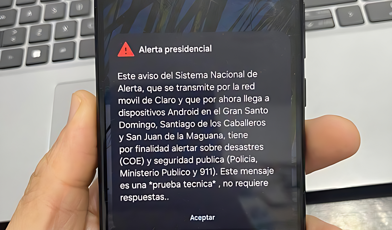 Pantalla de celular mostrando alerta de emergencia en RD